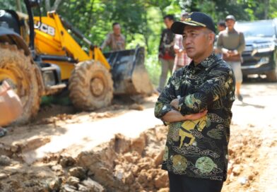 Pj Bupati Apriyadi Mengecek Langsung Jalan Rusak di Kecamatan Jirak Jaya