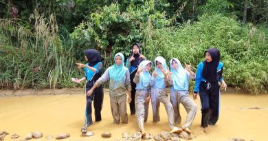 Warga Desa Sadu Kecamatan BTS Ulu Kabupaten Musi Rawas Keluhkan Jalan “Berlumpur”