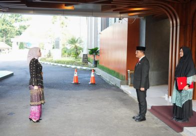 Semangat Kartini Menggelora, Sekda Sumsel Edward Candra Pimpin Apel Gabungan Peringatan Hari Kartini 2026