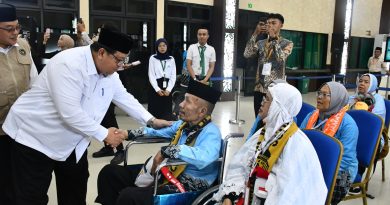 Lepas 444 Jemaah Haji Kloter 5 Embarkasi Palembang, Iqbal Romzi Bekali Jemaah Pesan “SMS”