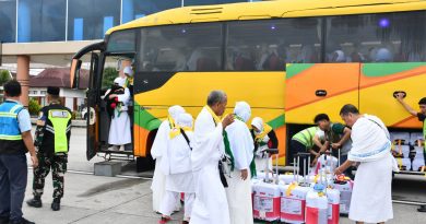 Kloter 11 Embarkasi Palembang Berangkat ke Tanah Suci, Jemaah Kenakan Pakaian Ihram Sejak dari Asrama Haji