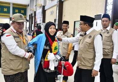 444 Jemaah Haji Kloter 13 Embarkasi Palembang Bertolak ke Tanah Suci, Kakanwil Ingatkan Jemaah Disiplin Gunakan APD