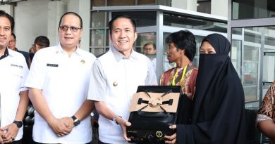 Wako Ratu Dewa dan Kejari Palembang Serahkan Gerobak Bakso untuk Eks Napiter