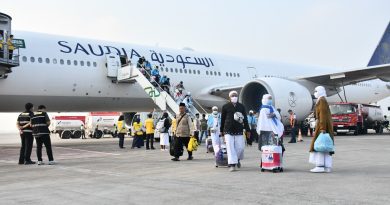 Wagub Cik Ujang Sambut  Kepulangan 443 Jemaah Haji Kloter 1 Asal OKU Timur di Bumi Sriwijaya
