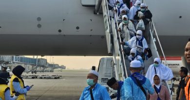 Jamaah Haji Kloter Pertama Provinsi Tiba Kembali di Bandara Internasional Sultan Badaruddin II