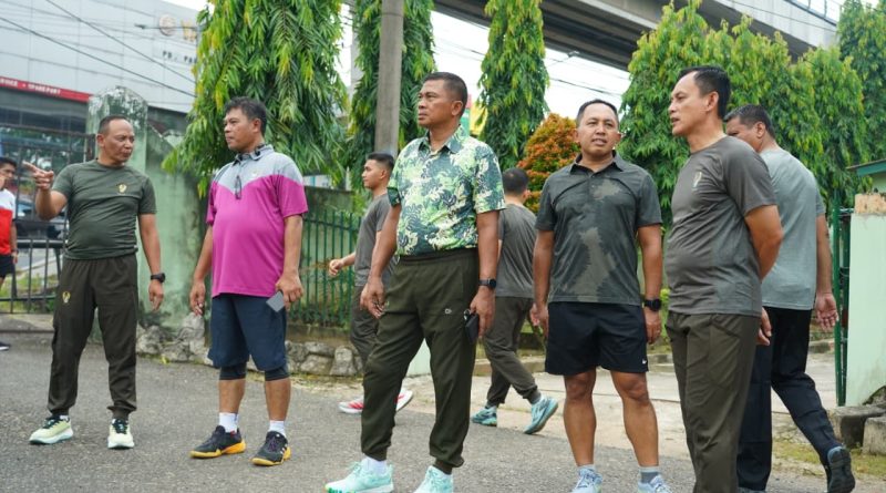 Olahraga bersama; Pangdam II/Sriwijaya Cek Progres Rehab Swadaya Rumdis Pamen Kodam