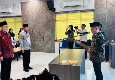 Semangat Mengabdi Tak Kenal Usia: Mantan Kepala Kemenag OKU Selatan Kini Resmi Jadi Guru Madrasah