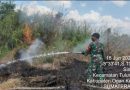 Babinsa Koramil 402-07/Indralaya Bersama Tim Gabungan Padamkan Karhutla di Desa Rambutan