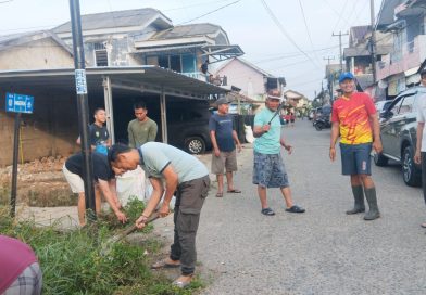 Antusias Warga Perumahan Kenten Sejahtera Sambut HUT RI dengan Bergotong Royong