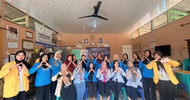 Dampingi Perajin Songket “Burai Indah”, Tim Pengabdian Universitas Sriwijaya Gelar Pelatihan Tata Kelola, Pewarna Alam, dan Digital Marketing