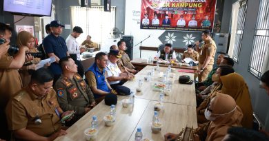 Wako Ratu Dewa Dampingi Gubernur Tinjau Posko Karhutla Kec Kertapati