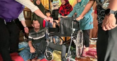 Program Palembang Peduli, Dewi Sastrani Salurkan Bantuan untuk Zahro Penderita Stroke