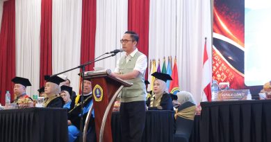 Hadiri Wisuda UPGRIP, Walikota Ratu Dewa Berbagi Kisah Inspiratif